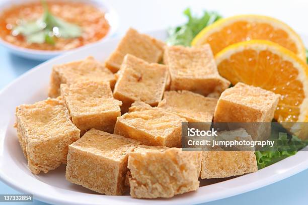 Foto de Tofu Frito e mais fotos de stock de Alimentação Saudável - Alimentação Saudável, Amendoim - Noz, Antepasto