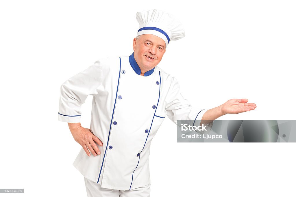 Retrato de sorrindo chef balançando um bastão de boas-vindas - Foto de stock de Adulto royalty-free