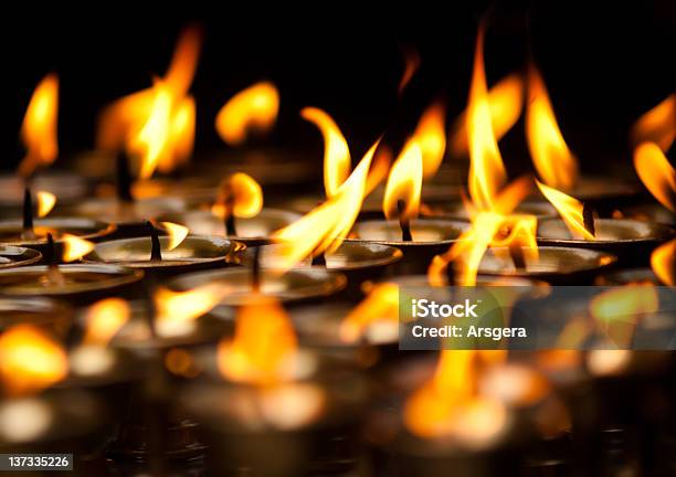 Foto de Closeup De Velas No Templo Budista e mais fotos de stock de Amarelo - Amarelo, Brilhante - Luminosidade, Buda