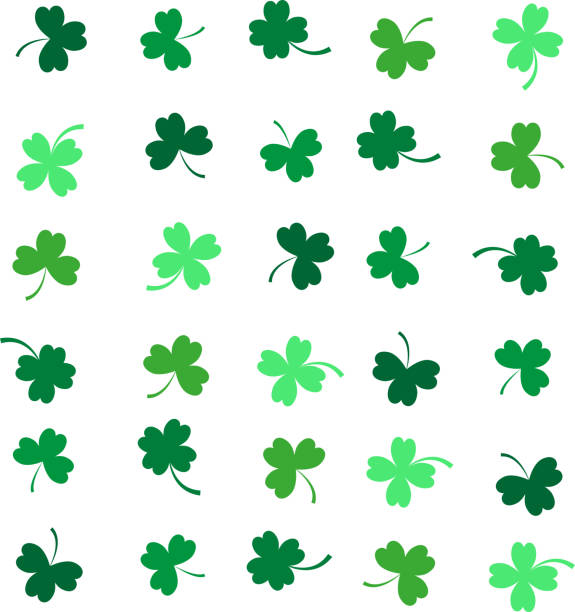 흰색 배경에 녹색 색 클로버의 패턴 - st patricks day day abstract backgrounds stock illustrations