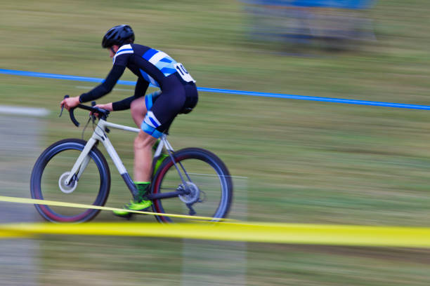 ciclocross bicicleta de moto - cyclo cross fotografías e imágenes de stock