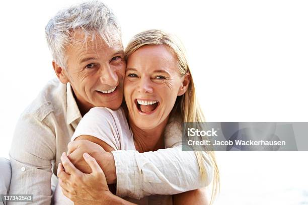 Foto de Alegremente Em Amor e mais fotos de stock de Casal de Meia Idade - Casal de Meia Idade, Fundo Branco, Abraçar