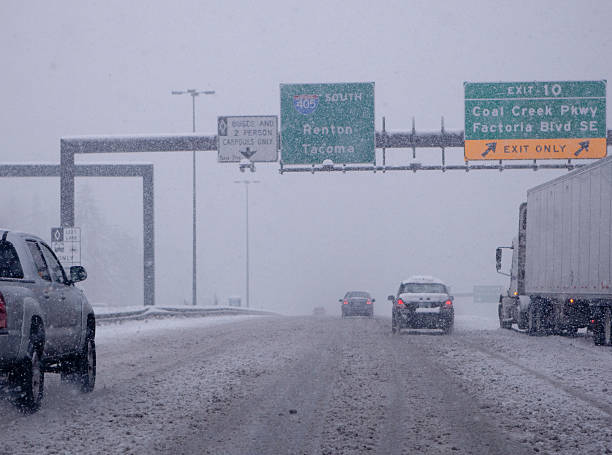 Schneesturm auf dem Freeway – Foto