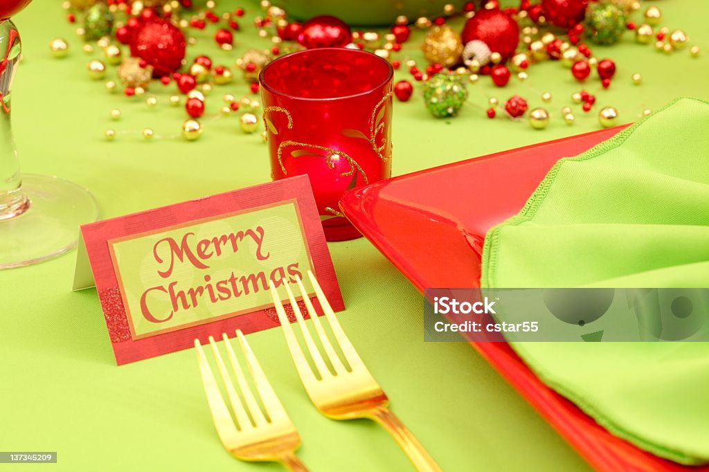 ライムグリーンと赤のクリスマステーブル - お祝いのロイヤリティフリーストックフォト