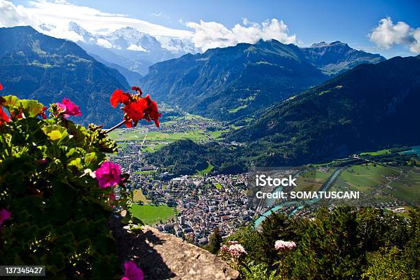 Vista Aérea De Interlaken Suiza Foto de stock y más banco de imágenes de Aire libre - Aire libre, Alpes Bernese, Alpes Europeos