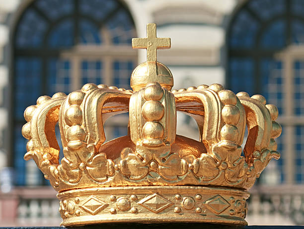 royal crown, stockholm - stadsholmen photos et images de collection
