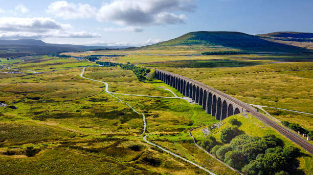 ribblehead viaduct - lancashire imagens e fotografias de stock