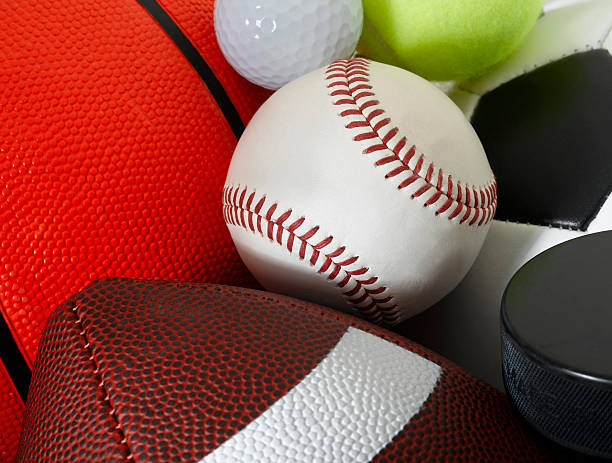 sports balls - ijshockey mannen fotos stockfoto's en -beelden