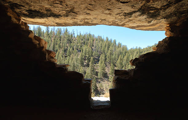 скальный город разоряет - walnut canyon ruins стоковые фото и изображения