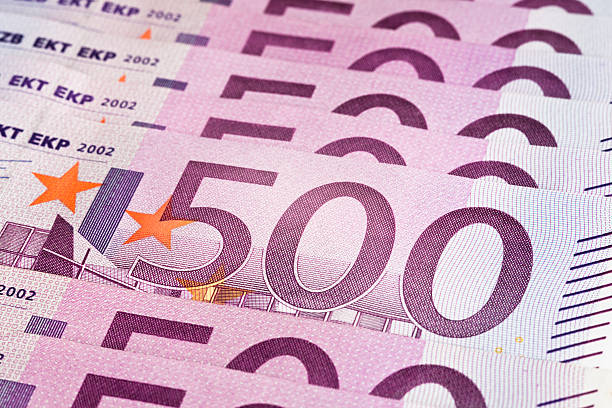 Cтоковое фото 500 евро банкноты В ряд
