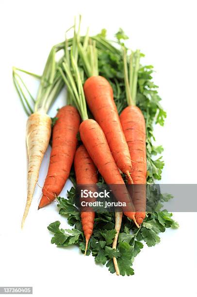 Морковь — стоковые фотографии и другие картинки Без людей - Без людей, Белый, Вегетарианское питание