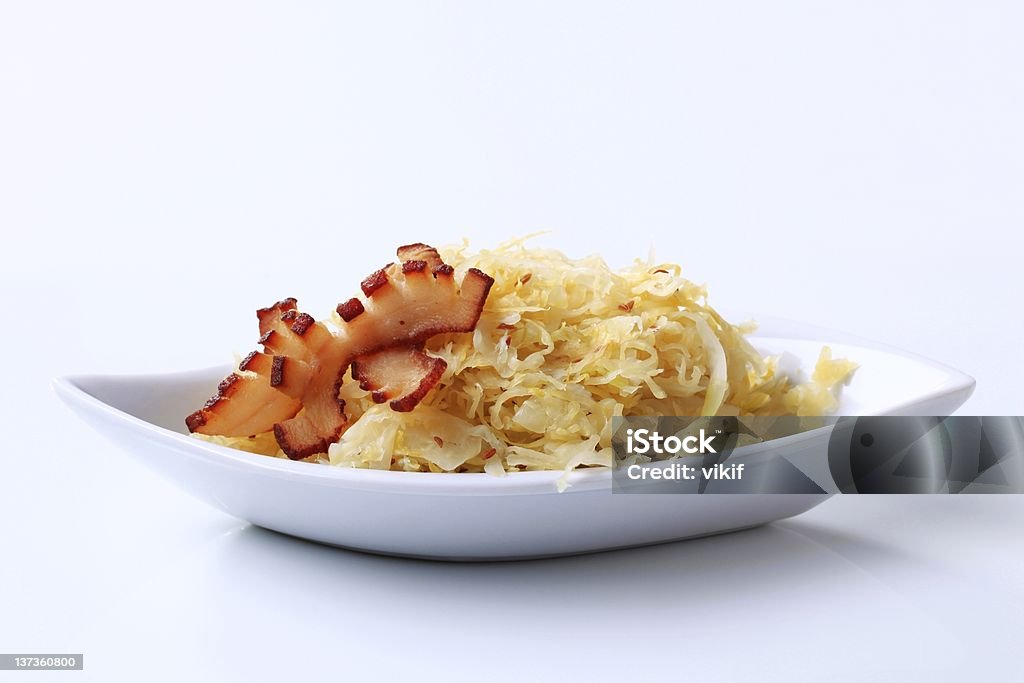 Piatto di Crauti - Foto stock royalty-free di Alimento affumicato