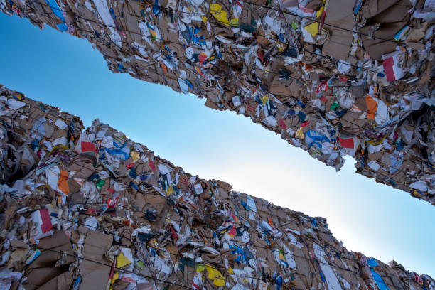 wall of garbage heap,symmetric garbage heap