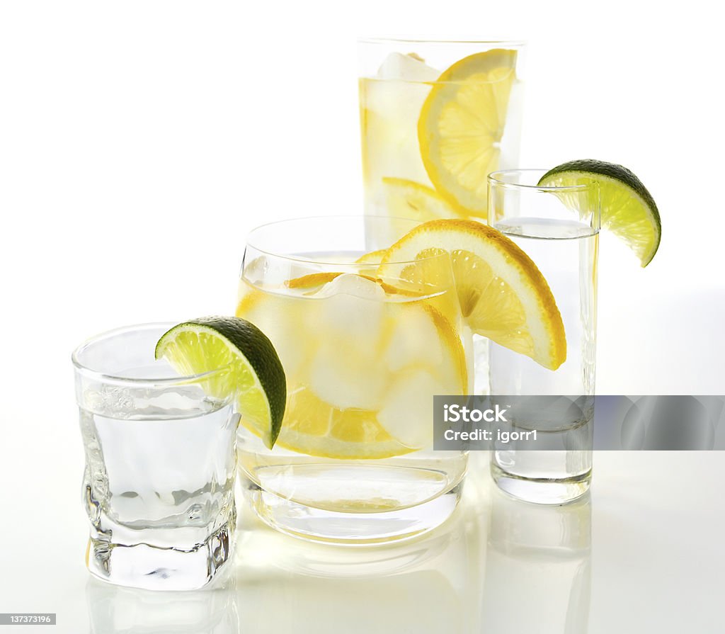 Drink con limone e lime. - Foto stock royalty-free di Acqua