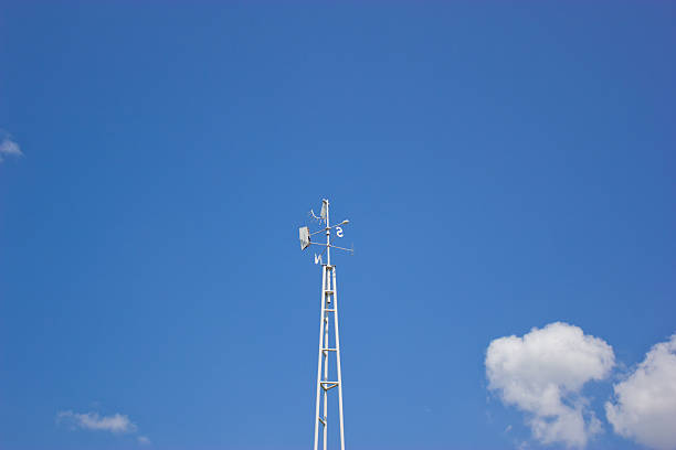 указатель направлении и velocimeter ветра - weather vane wind weather direction стоковые фото и изображения