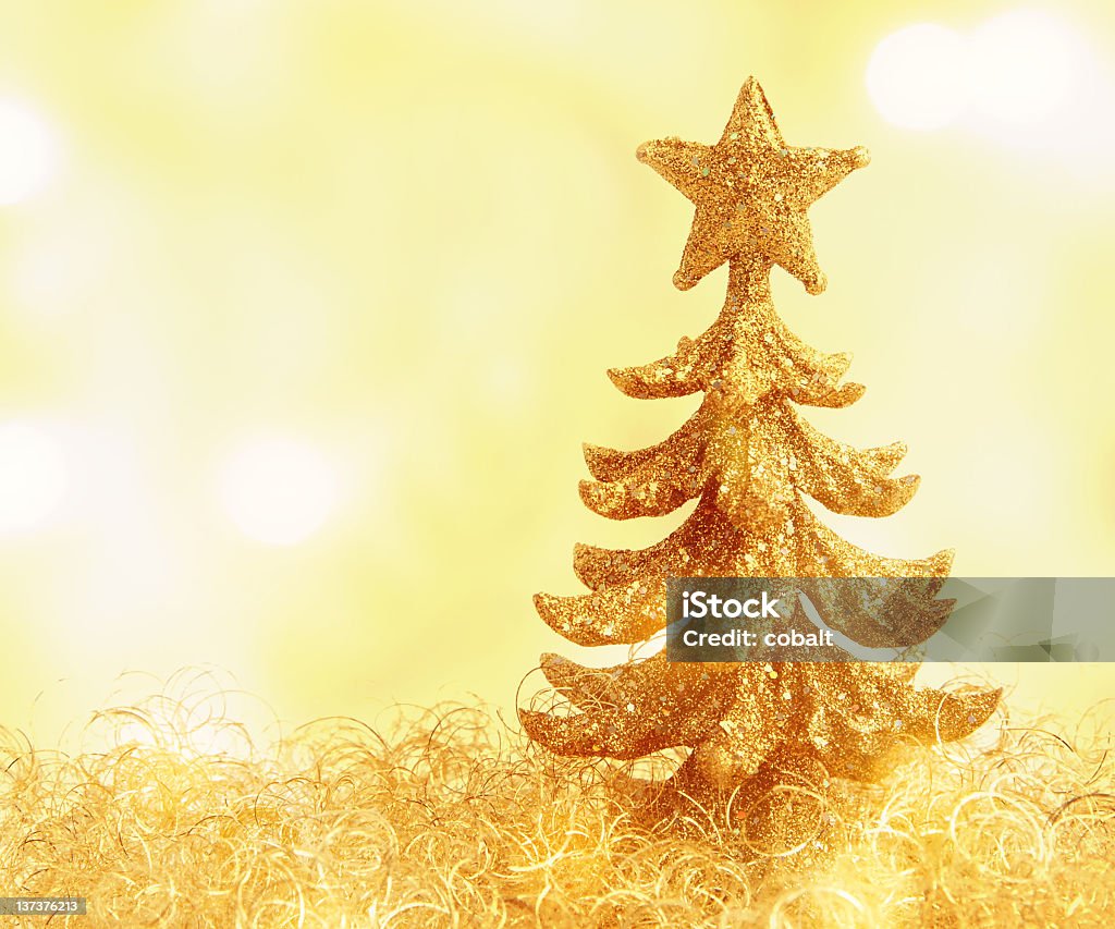 Golden Christmas Tree - Foto de stock de Dorado - Color libre de derechos