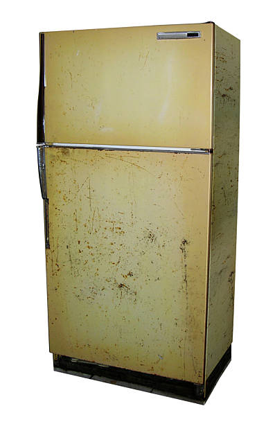 старый ржавый холодильник - heavy dirty bad condition old fashioned стоковые фото и изображения