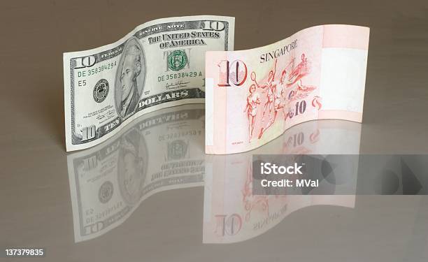 Usa I Dolar Singapurski - zdjęcia stockowe i więcej obrazów 10-11 lat - 10-11 lat, Azja, Banknot