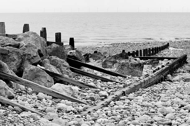 istock Groynes and Rocks Seascape 137383320
