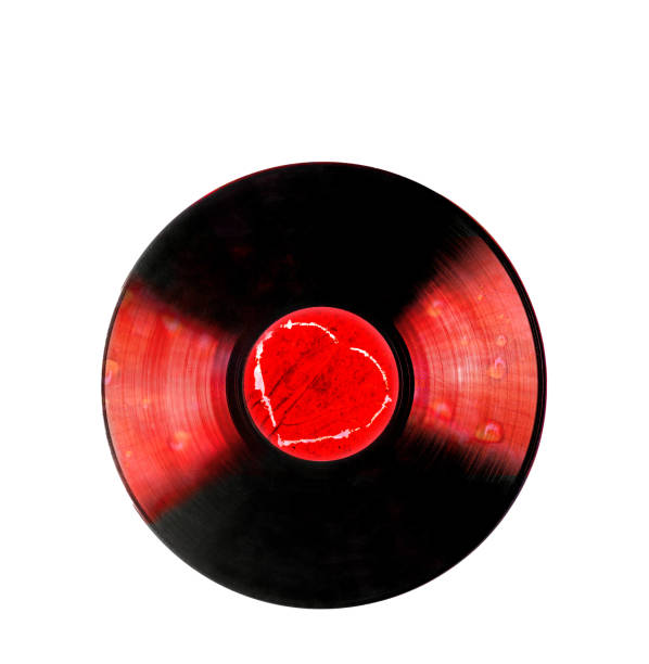 disco de vinilo de color rojo con forma de hogar texturizado en el medio y burbujas de agua aisladas sobre fondo blanco. - water bubbles audio fotografías e imágenes de stock