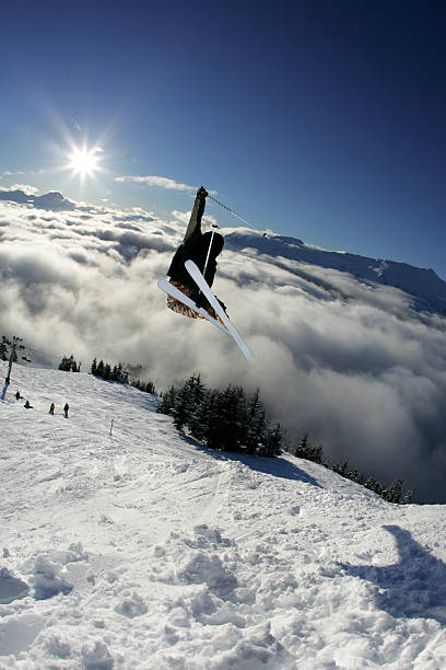 freeskier dirección grande - girdwood fotografías e imágenes de stock