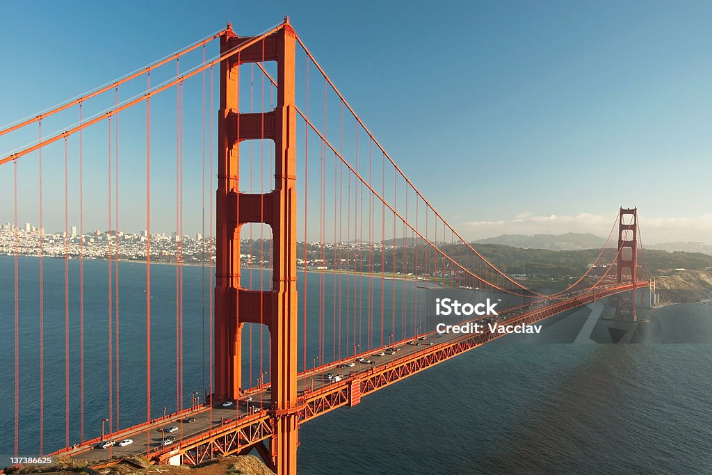 ゴールデンゲートブリッジとサンフランシスコ - つり橋のロイヤリティフリーストックフォト