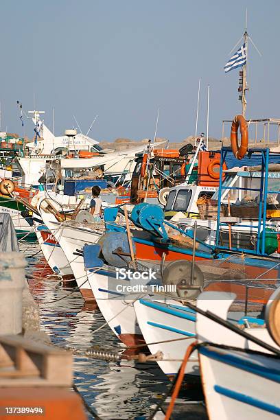 クレタ島ierapetra の港 - イエラペトラのストックフォトや画像を多数ご用意 - イエラペトラ, カラフル, ギリシャ