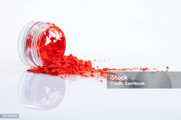 Spilled Roten Makeuppuder Stockfoto und mehr Bilder von Einmachglas - Einmachglas, Gesichtspuder, Rot