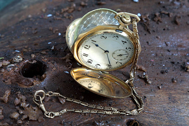 istock Old Golden Watch 137398301
