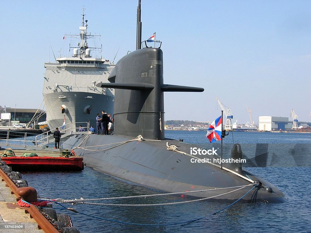 Стыковка Подводная лодка - Стоковые фото Подводная лодка роялти-фри