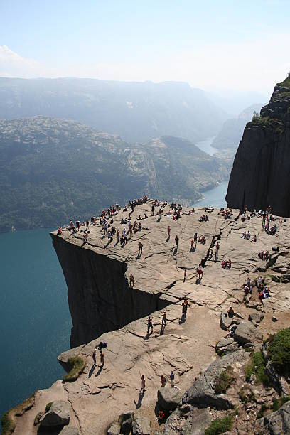 ambona - rock norway courage mountain zdjęcia i obrazy z banku zdjęć