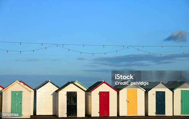 Zeile Der Strandhütten Stockfoto und mehr Bilder von Alt - Alt, Blau, Devon - Südwestengland