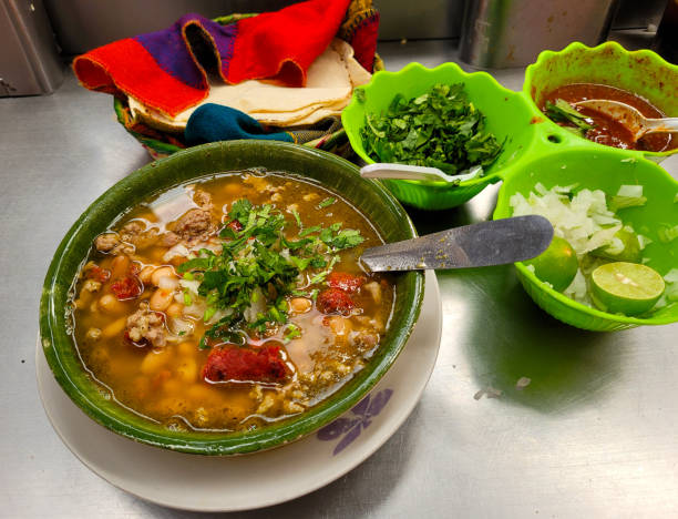 foto de um prato chamado carne en su jugo com seus acompanhamentos - accompaniments - fotografias e filmes do acervo