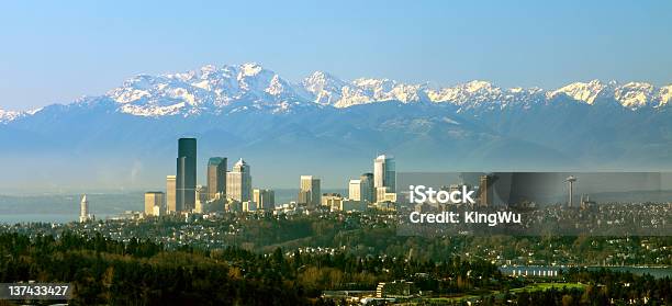 Foto de Horizonte De Seattle e mais fotos de stock de Arquitetura - Arquitetura, Arranha-céu, Centro da cidade