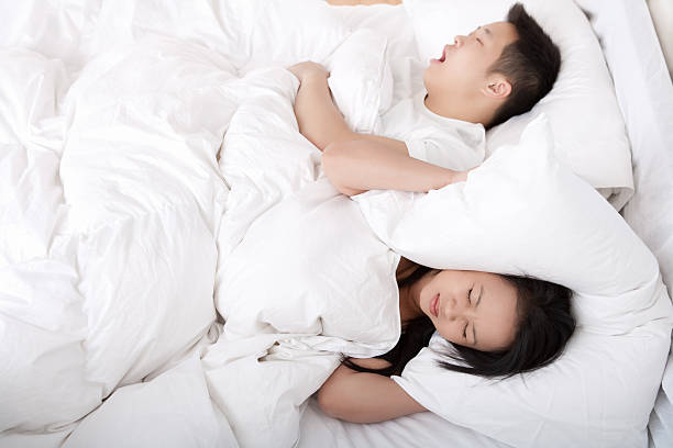 cant schlaf - couple love snoring sleeping stock-fotos und bilder