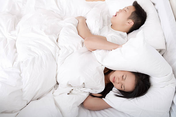 cant descanso - couple love snoring sleeping fotografías e imágenes de stock