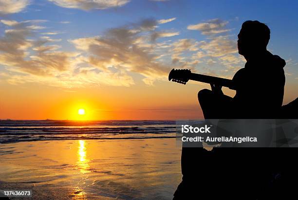 Sunset Inspiration Stockfoto und mehr Bilder von Musiker - Musiker, Kontur, Meer