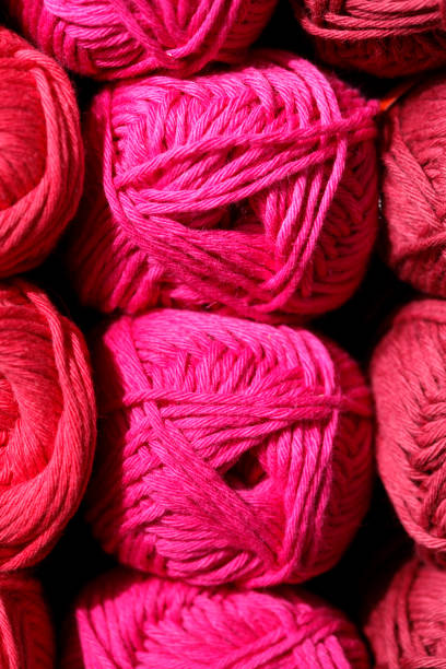 palline rosa di lana, lana, carta da parati, germania - einzelhandel foto e immagini stock