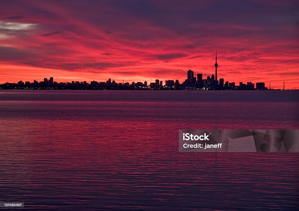 Panorámica de Toronto de west antes de que salga el sol - Foto de stock de Agua libre de derechos