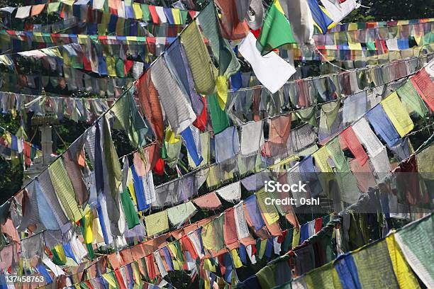Bandiere Di Preghiera Buddista - Fotografie stock e altre immagini di Asia - Asia, Bandiera, Bandiera di preghiera