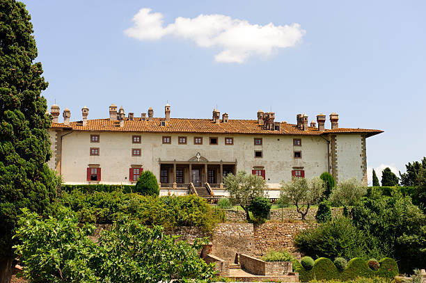 artimino (florencia, toscana, villa medicea - villa italian culture facade ornamental garden fotografías e imágenes de stock