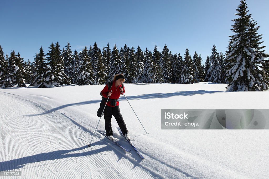 Ski runner na piękny zimowy day.Rogla, Słowenia - Zbiór zdjęć royalty-free (Biegi narciarskie)