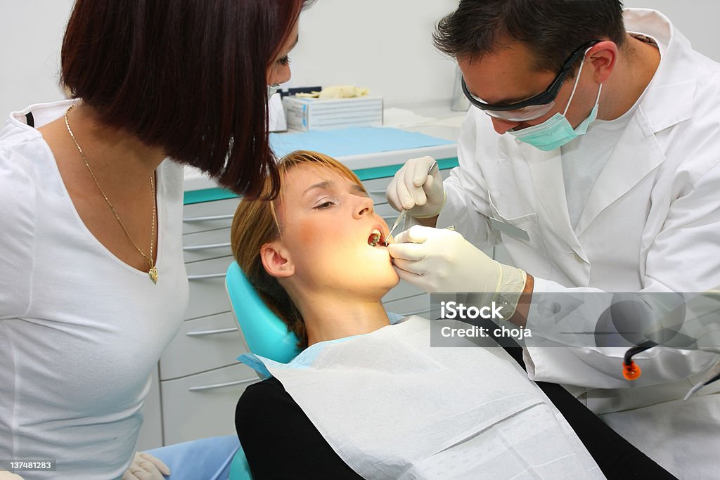 Pretty young girl del dentista - Foto de stock de Artículo médico libre de derechos