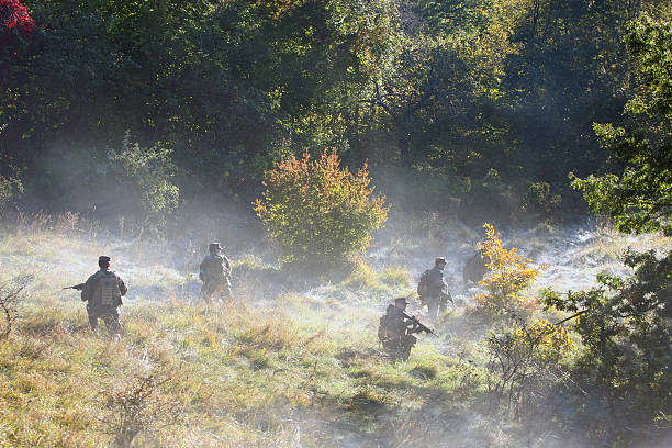 airsoft game.soldier in the mist - airsoft stock-fotos und bilder