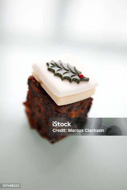 Una Porción De Tarta De Navidad Foto de stock y más banco de imágenes de Alcorza - Alcorza, Alimento, Celebración - Acontecimiento