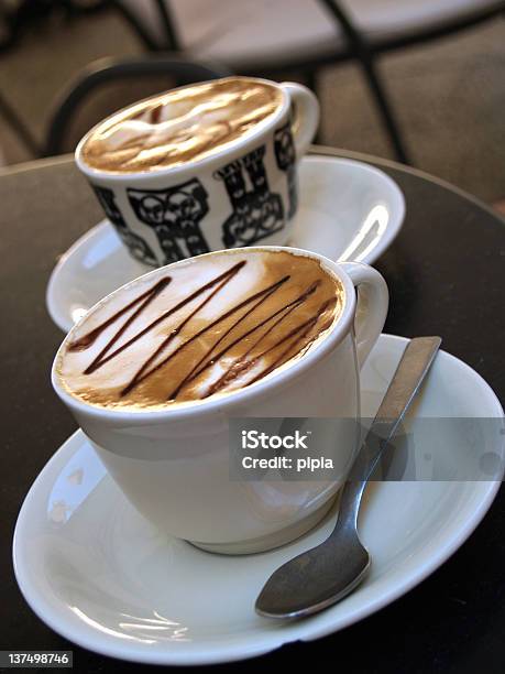 Due Tazze Di Caffè - Fotografie stock e altre immagini di Alimentazione non salutare - Alimentazione non salutare, Attività del Fine-Settimana, Avvicinarsi