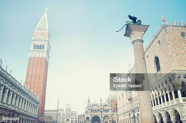 Foto de Piazza De San Marco Venezaitália e mais fotos de stock de Alta Renascença - Alta Renascença, Arco - Característica arquitetônica, Arquitetura