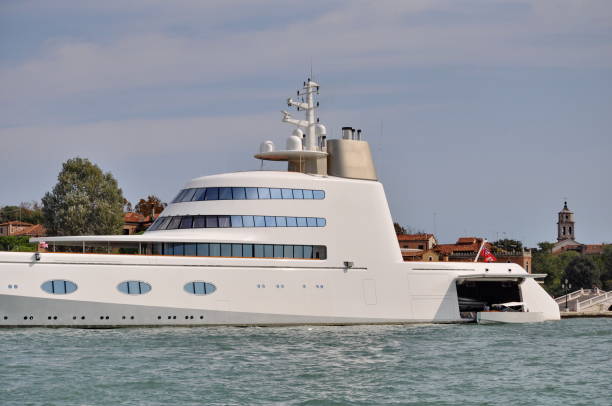 motor yacht "a" che è un superyacht di proprietà dell'industriale russo andrey melnichenko. - industrialist foto e immagini stock