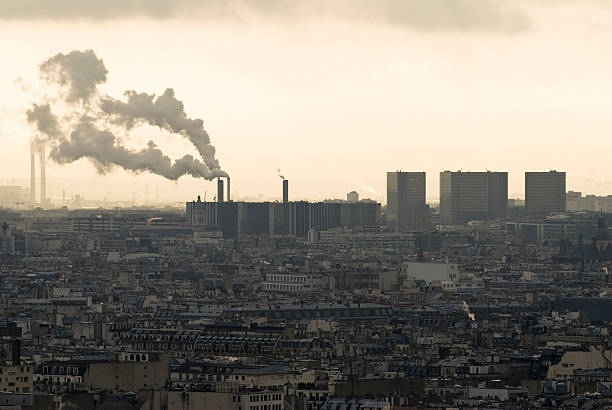 inquinamento dell'aria a parigi - global warming smog city pollution foto e immagini stock