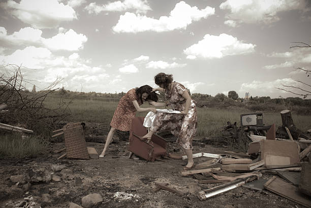 abandonado place - burnt furniture chair old - fotografias e filmes do acervo